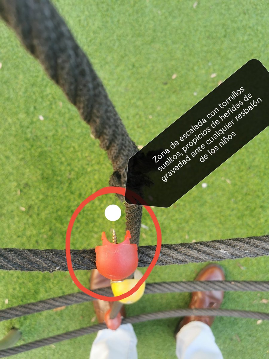 de_crisco's tweet photo. @Ayto_Sevilla Este es el estado que nos encontramos cada día en uno de los parques infantiles más frecuentados de Los Remedios, concretamente Jardín Pepe da Rosa. Deterioro, falta de limpieza y mantenimiento y peligros para los niños.
Sería posible mejorarlo?
@jlsanzalcalde https://t.co/dEuGdebQaN
