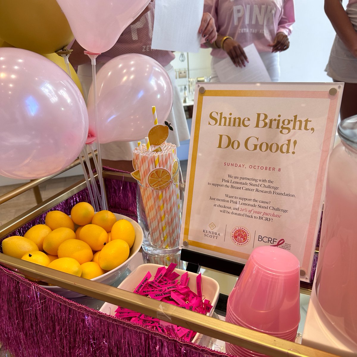 #MakeAStandMonday brings us another fantastic pop-up event, this time in Baton Rouge, as part of our @KendraScott partnership. 🍋 It's heartwarming to witness stores and communities across the nation uniting on the same day to support the @bcrfcure. 💖 #BCRF #PLSC #ZTA