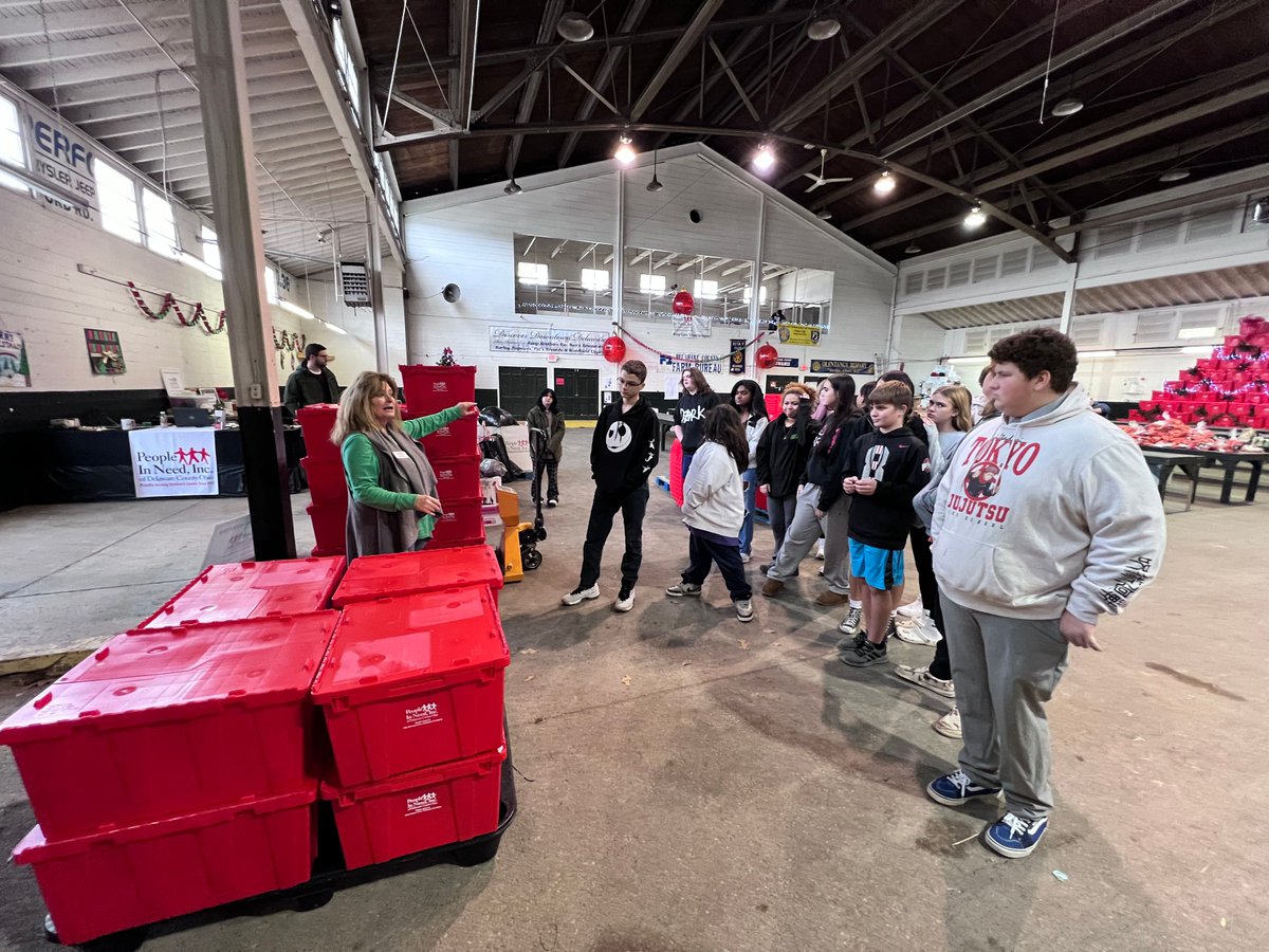 Our DACC/Dempsey CBI class shined at the 68th @PeopleInNeedInc Holiday Clearinghouse! Delivering 700 lbs of food collected by Dempsey students & ensuring quality donations, they embodied the holiday spirit of giving. #DACCPride #HolidayGiving delawareareacc.org/article/1372571
