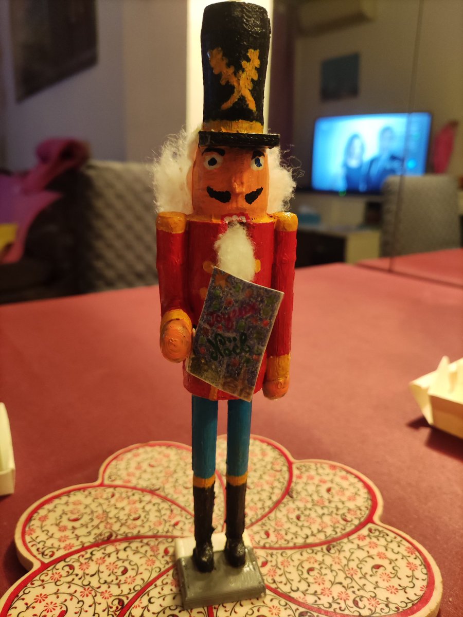 romegro's tweet image. Benvolgut Papa Noël, aquest any, una altra vegada no m he portat sempre bé. Faig el que puc! Llavors porta'm el que vulguis. Molts petons.  Dibuixat amb #blender , #impressio3d