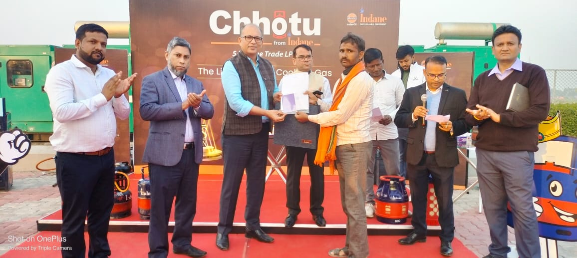 Lucknow Indane DO (@indanedo) on Twitter photo Lucknow <a href="/IndaneDO/">Lucknow Indane DO</a> celebrating 3rd Birthday of our beloved Chhotu 5kg cylinder today at COCO, Purvanchal Express, the hub of truck halts. <a href="/thakurkm007/">Krishna Mohan Thakur</a> <a href="/rajesh29536/">Rajesh Singh</a> <a href="/IndianOilcl/">Indian Oil Corp Ltd</a> <a href="/MdKalim94771380/">Md Kalim Ansari</a> <a href="/DirMktg_iocl/">Director (Marketing), IndianOil</a> . Lucknow <a href="/IndaneDO/">Lucknow Indane DO</a> celebrating 3rd Birthday of our beloved Chhotu 5kg cylinder today at COCO, Purvanchal Express, the hub of truck halts. <a href="/thakurkm007/">Krishna Mohan Thakur</a> <a href="/rajesh29536/">Rajesh Singh</a> <a href="/IndianOilcl/">Indian Oil Corp Ltd</a> <a href="/MdKalim94771380/">Md Kalim Ansari</a> <a href="/DirMktg_iocl/">Director (Marketing), IndianOil</a> .