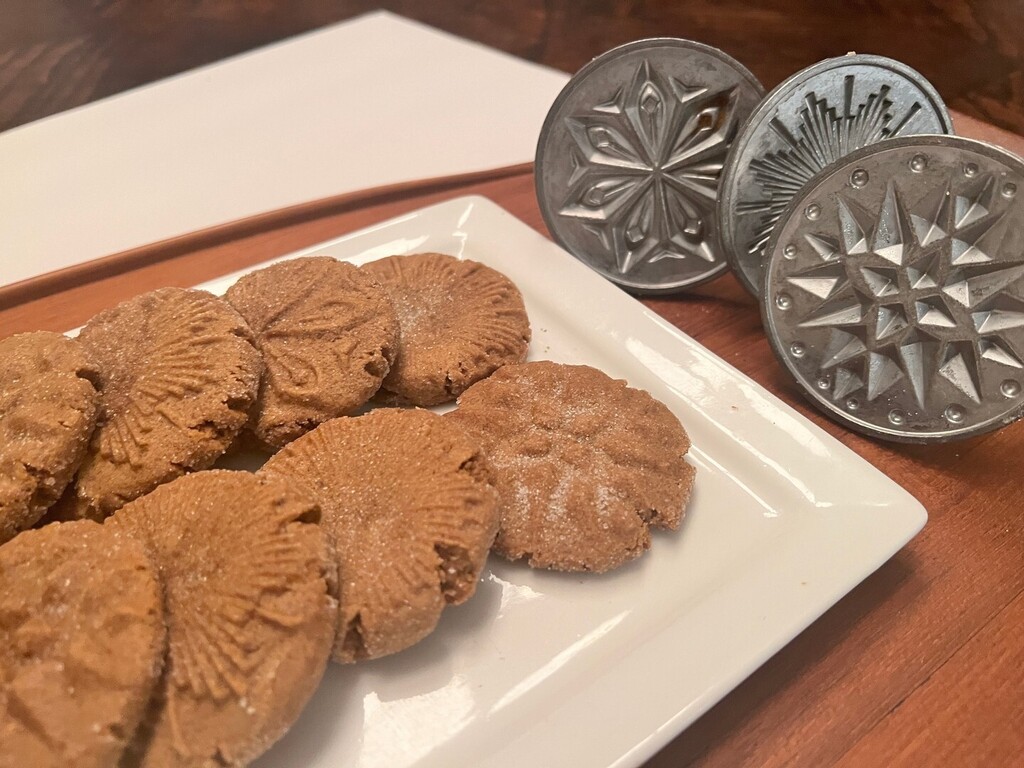 Have a blast creating these adorable ginger Molasses cookies using the NordicWare Cookie Stamps. The stamped designs come out beautifully! A helpful tip from my friend Patrice is to use powdered sugar to prevent sticking. Check out stephaniesdish… instagr.am/p/C0ubJxWspu6/