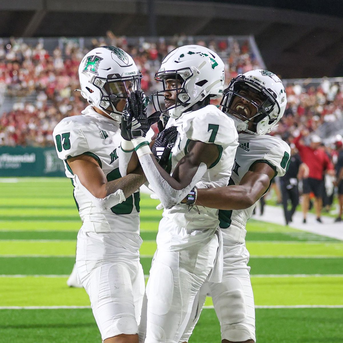 Blessed to say I have received an Opportunity to further my academic and athletic career at the university of Hawaii. Thank you @coachsteveirvin 🙏🏾 @gbowman26 @VictorJonesGE @JeffBigDreamerH
