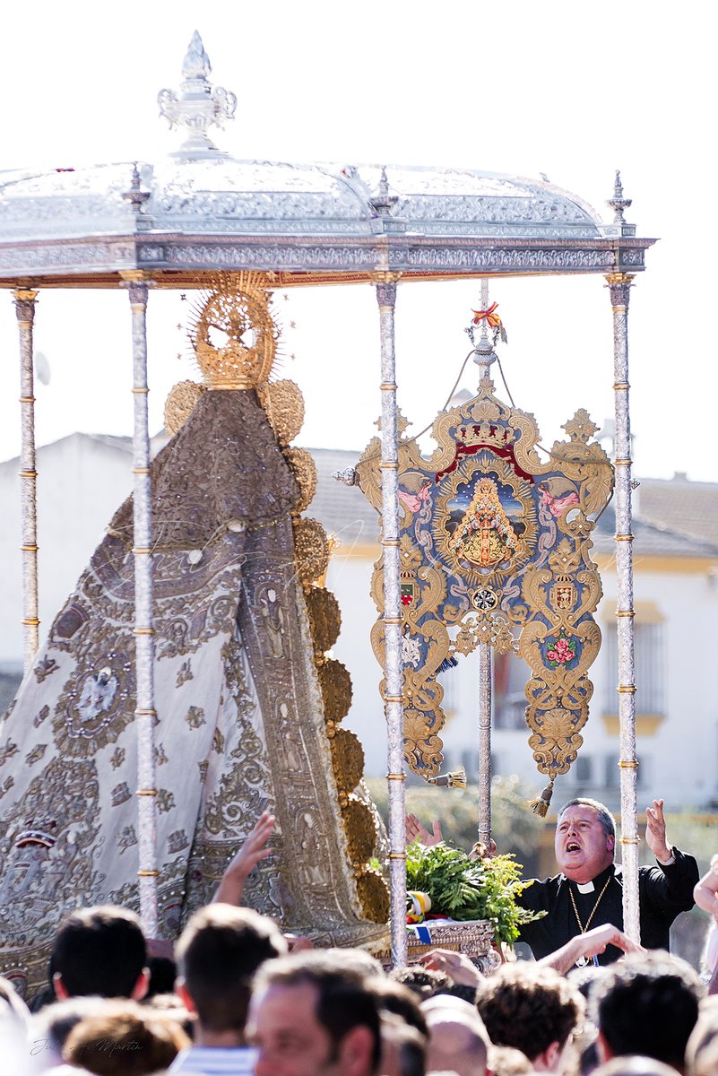 Que resuenen por siempre los vivas

#Rocío2023 #ElRocío23 #Almonte #VirgendelRocío #Senderos #Rocío #Caminos #Peregrino #Carreta #Simpecado #Romería #RomeríadelRocío #Cabra #Sevilla #Andalucía #España