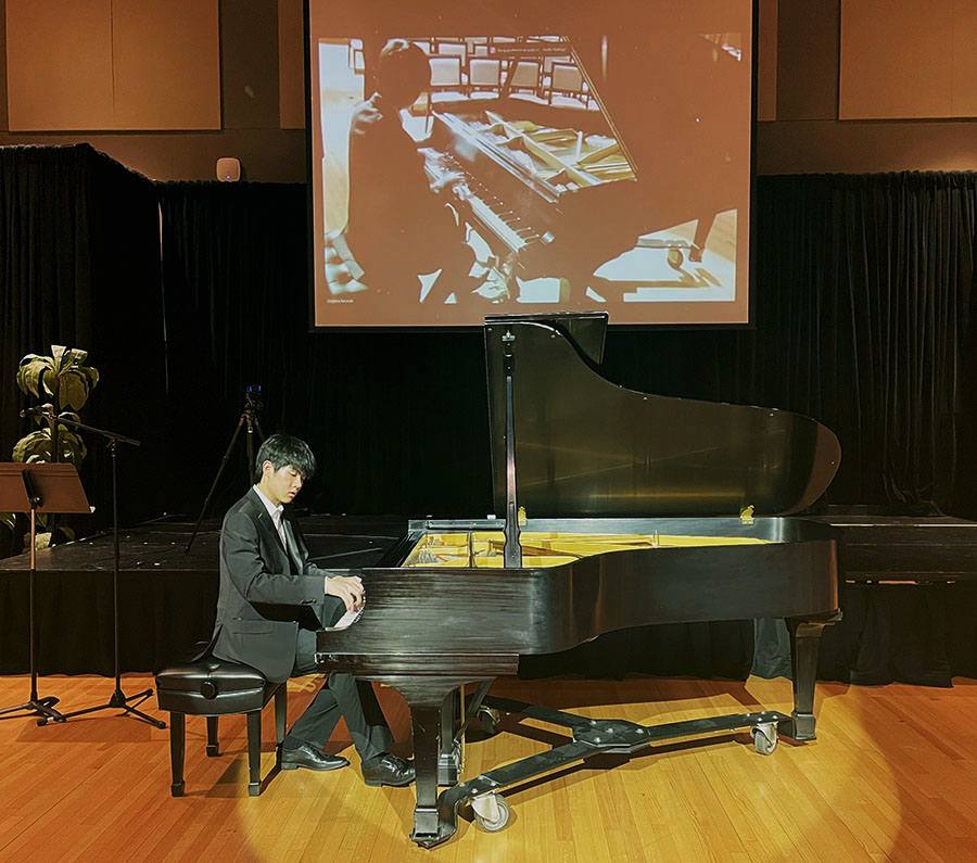 On Mon, Dec 4, William Ge concluded Florida tour with an exciting program at the Broward Center for the Performing Arts. The next CHOPIN for ALL free concerts are Jan. 13 &amp; 14. bit.ly/3rbbBmJ
#chopinmiami #piano #CoralGablesArts #miamidadearts #CultureOwl #artsbizmiami