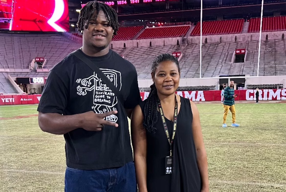 Four-star DL Steve Mboumoua took his first official visit to Alabama this past weekend. It was also the first visit experience for his family. A decision will drop next Wednesday. Visit rating: 10/10. Steve spoke with BamaOnLine STORY: shorturl.at/gwUX5 #RollTide