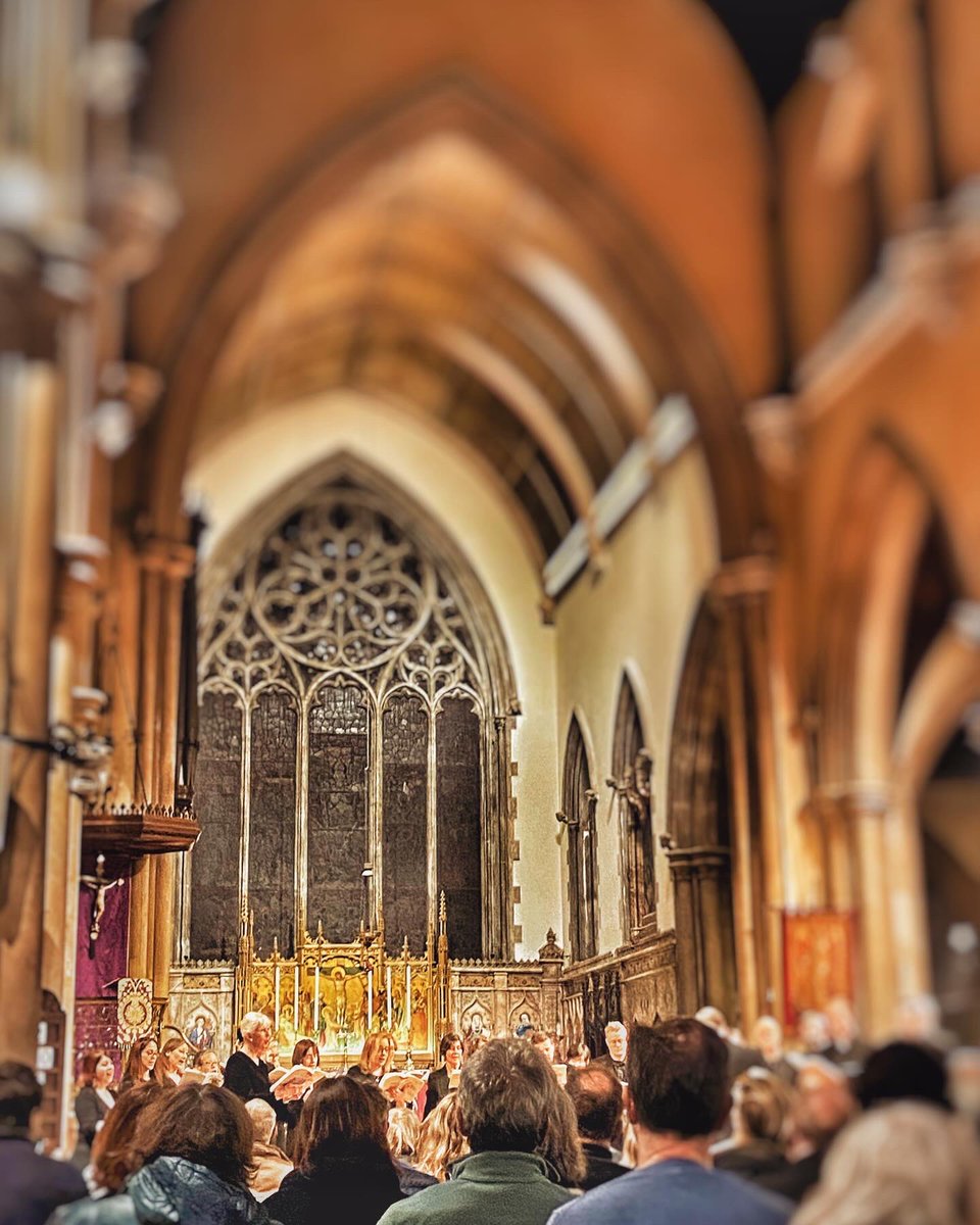 We are in the #BarbaraPym church, listening to Christmas music. Pym lived in the flat opposite the church. And her #ExcellentWomen is loosely based on this church. #ChurchOfStGabriel in Pimlico.