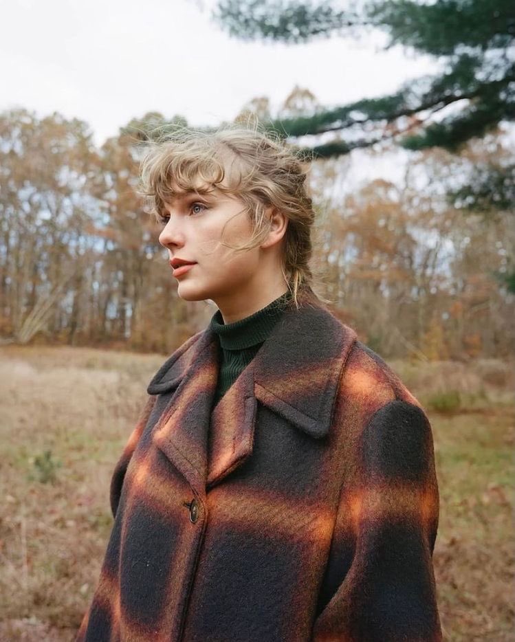 kiqstevens's tweet image. •🍂 evermore, faixa por faixa, a thread em comemoração do 3° aniversário do álbum; 🍂