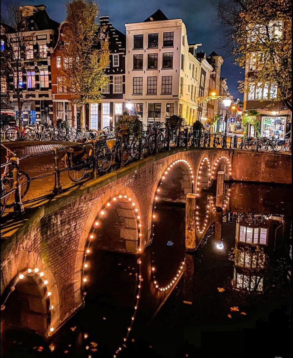 ValentyneDreams's tweet photo. The beauty of Amsterdam. https://t.co/vJkel19a9P