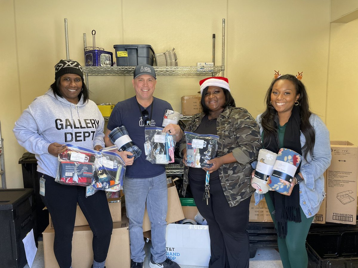 erica thompson (@team__thompson) on Twitter photo #theseasonofgiving #StJosephsDiner #Thankful #helpingothersinneed 🫶🤍 #WinAsOne over 100 care kits provided 🙏 - when LU, unites
<a href="/AttLafayette/">AT&TLafayetteUnited</a>
@mbcgoodstuff
<a href="/411MikeP/">Michael Patenaude</a>
<a href="/TLRashad4/">Tiwanda Rashad</a>
<a href="/Patrice_Bab22/">PATRICE BABINEAUX</a> #theseasonofgiving #StJosephsDiner #Thankful #helpingothersinneed 🫶🤍 #WinAsOne over 100 care kits provided 🙏 - when LU, unites
<a href="/AttLafayette/">AT&TLafayetteUnited</a>
@mbcgoodstuff
<a href="/411MikeP/">Michael Patenaude</a>
<a href="/TLRashad4/">Tiwanda Rashad</a>
<a href="/Patrice_Bab22/">PATRICE BABINEAUX</a>