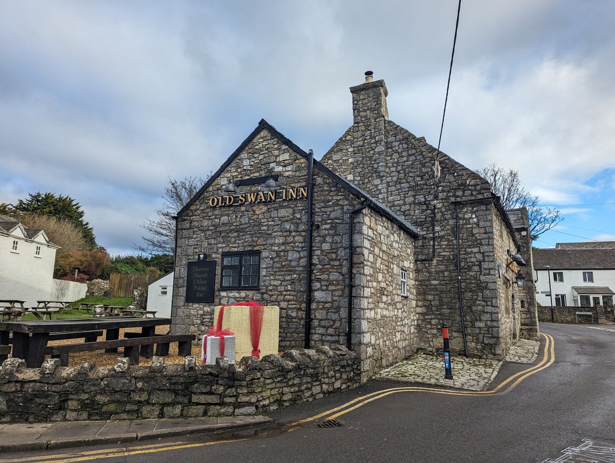 Siôn Corn wedi bod yn gynnar #OldSwanInn #LlanilltudFawr #BroMorgannwg
Lwcus iawn 👍🍹🍹🍹