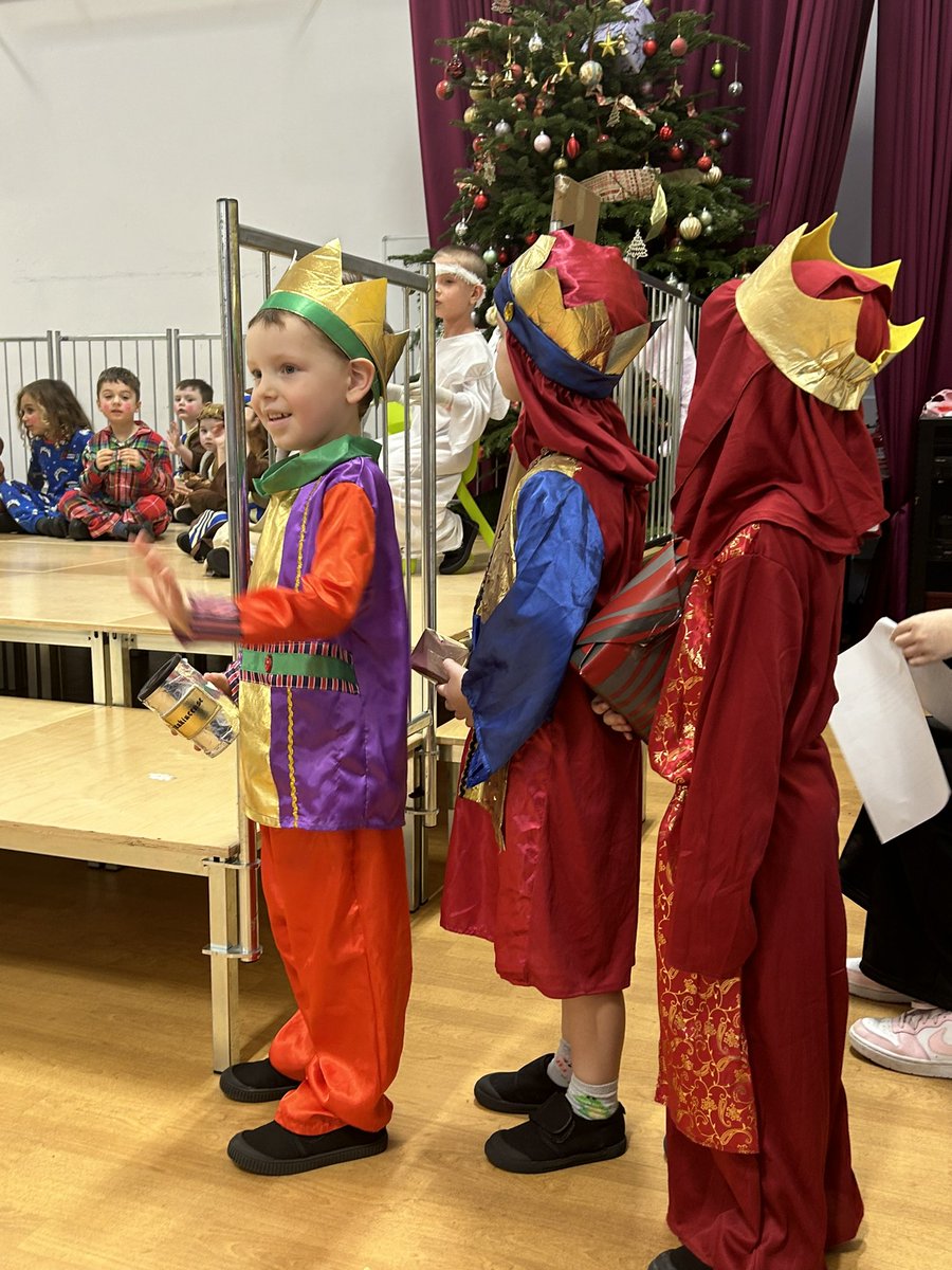 EastfieldPSHull's tweet image. FWK performed beautifully in their nativity play today. We are so proud of them all! Thank you to our lovely parents and carers for their support with learning lines and costumes! #epsFWK