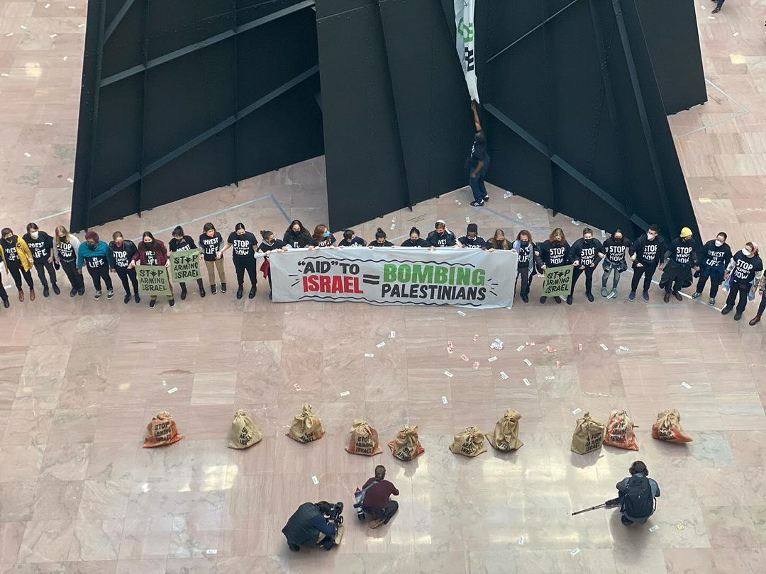 RIGHT NOW: 100+ protestors have TAKEN OVER the Senate atrium for Palestine, singing 'Ceasefire Now' and 'Stop Weapons Now.'

MORE FUNDING to Israel = more bombs & weapons to kill Palestinians

The people CHOOSE LIFE, NOT GENOCIDE!

#StopArmingIsrael #AbolishICE