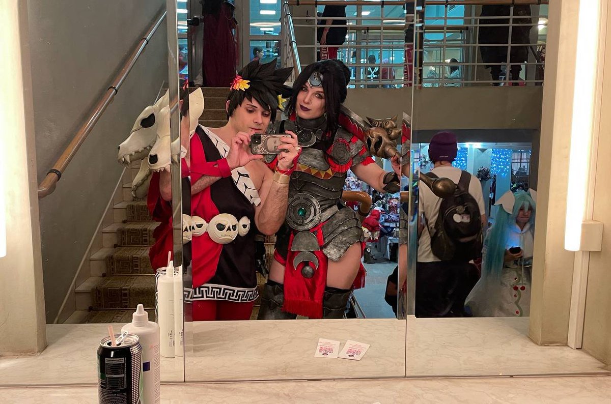 Я мало-помалу  выхожу из своего глубокого социального тильта  
В эти выходные мы с <a href="/cozshedead/">cozshedead_art</a>  Взяли 2 место на Анике а парой неделей ранее мне вручили первое место за Кайна. 

👉👈  Сейчас я веду активно свой канал в ТГ, но постараюсь вернутся сюда
t.me/simonov_cos