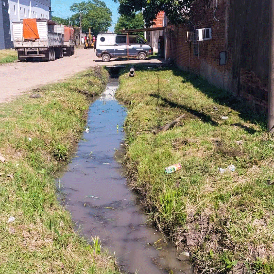 mcabrerakoz's tweet photo. 🚧| Obras en la ciudad |🚧
Limpieza de canales a cielo abierto en el 🏘B° Hipódromo.
@municorrientes https://t.co/TugiXDZldL