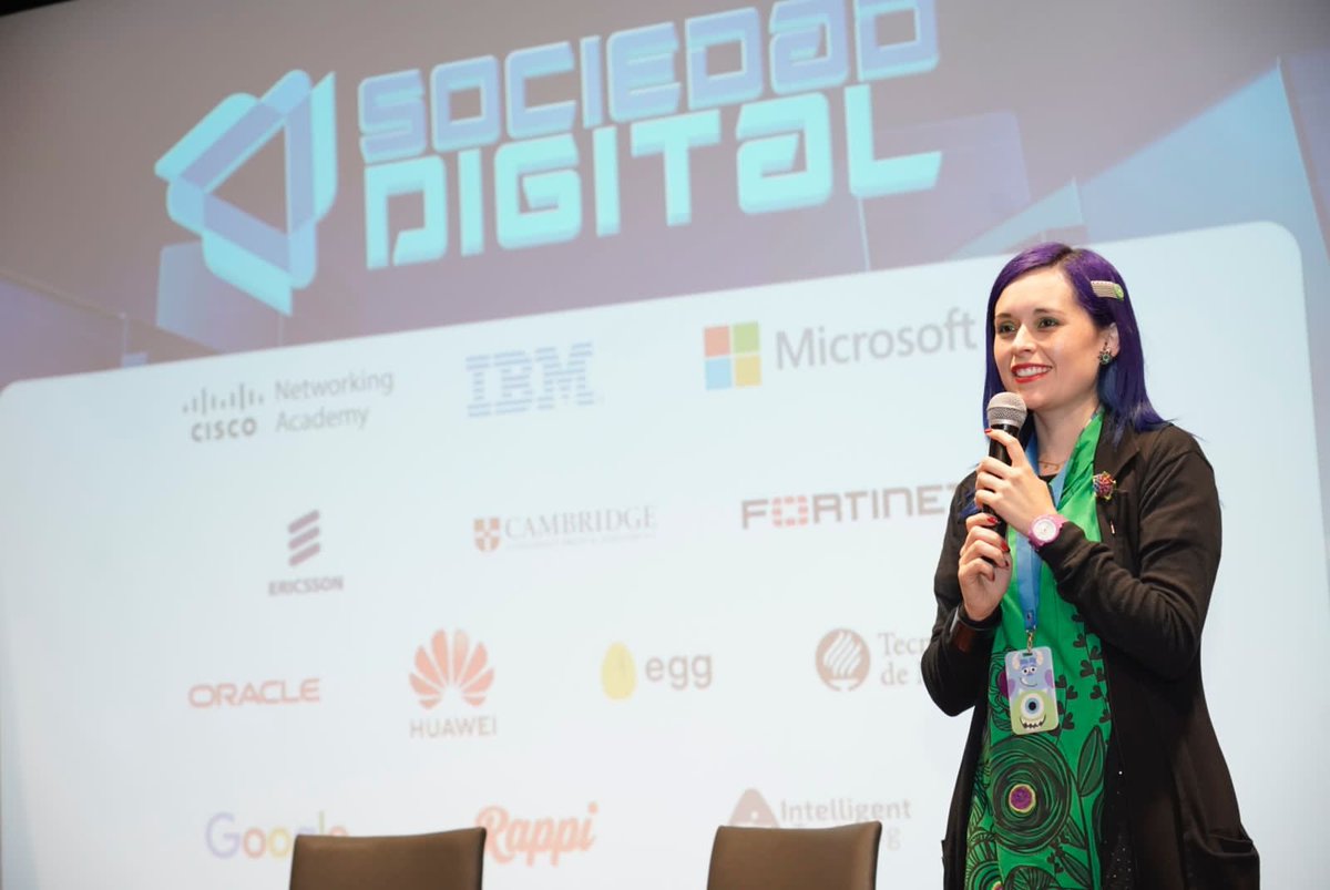 #AEstaHora | La viceministra de #TransformaciónDigital, <a href="/sindey_bernal/">Sindey Bernal</a>, se reúne con los beneficiarios del programa #SociedadDigital ubicados en Bogotá y
representantes de empresas líderes en tecnología aliadas del programa.