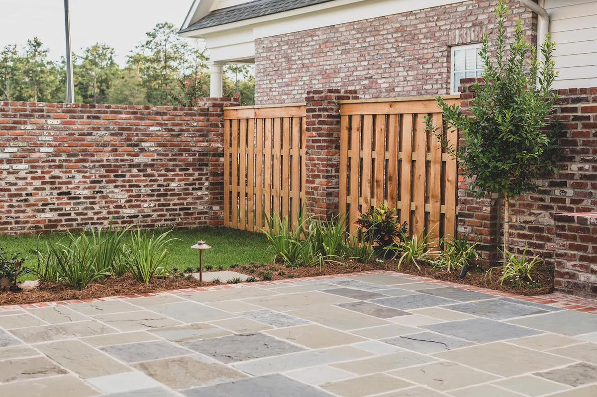 Elevated elegance + privacy. 📷
#Willowgrovelandscape #landscapedesign #designbuild