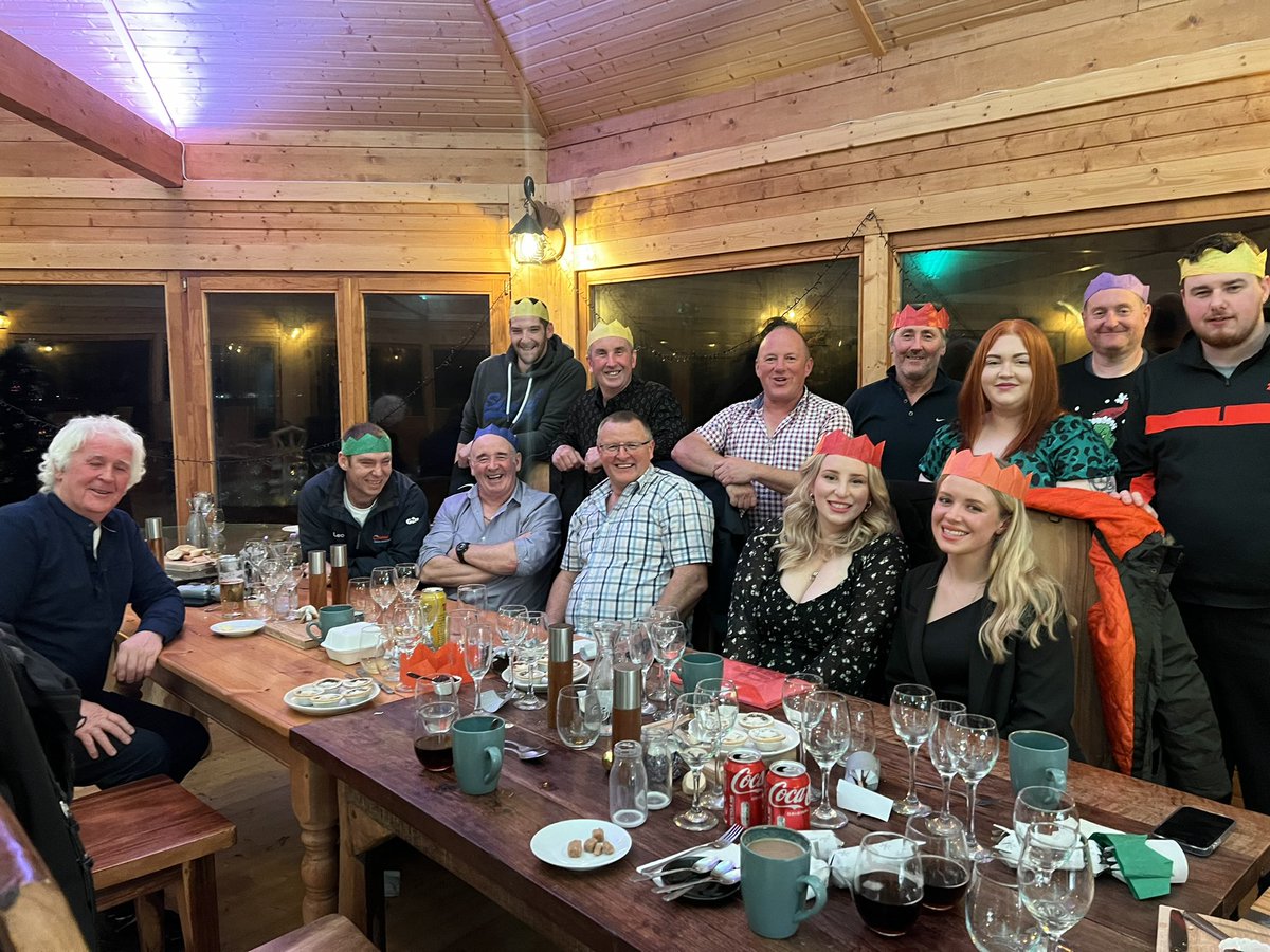 #IslaySeaAdventures Christmas Party 🎄🥳 Last Friday we had an absolutely fantastic meal at The Byre followed by drinks in the local! A lovely evening out as a team! And since there wasn’t one photo where everyone was looking with their eyes open, we thought we’d share two 😅