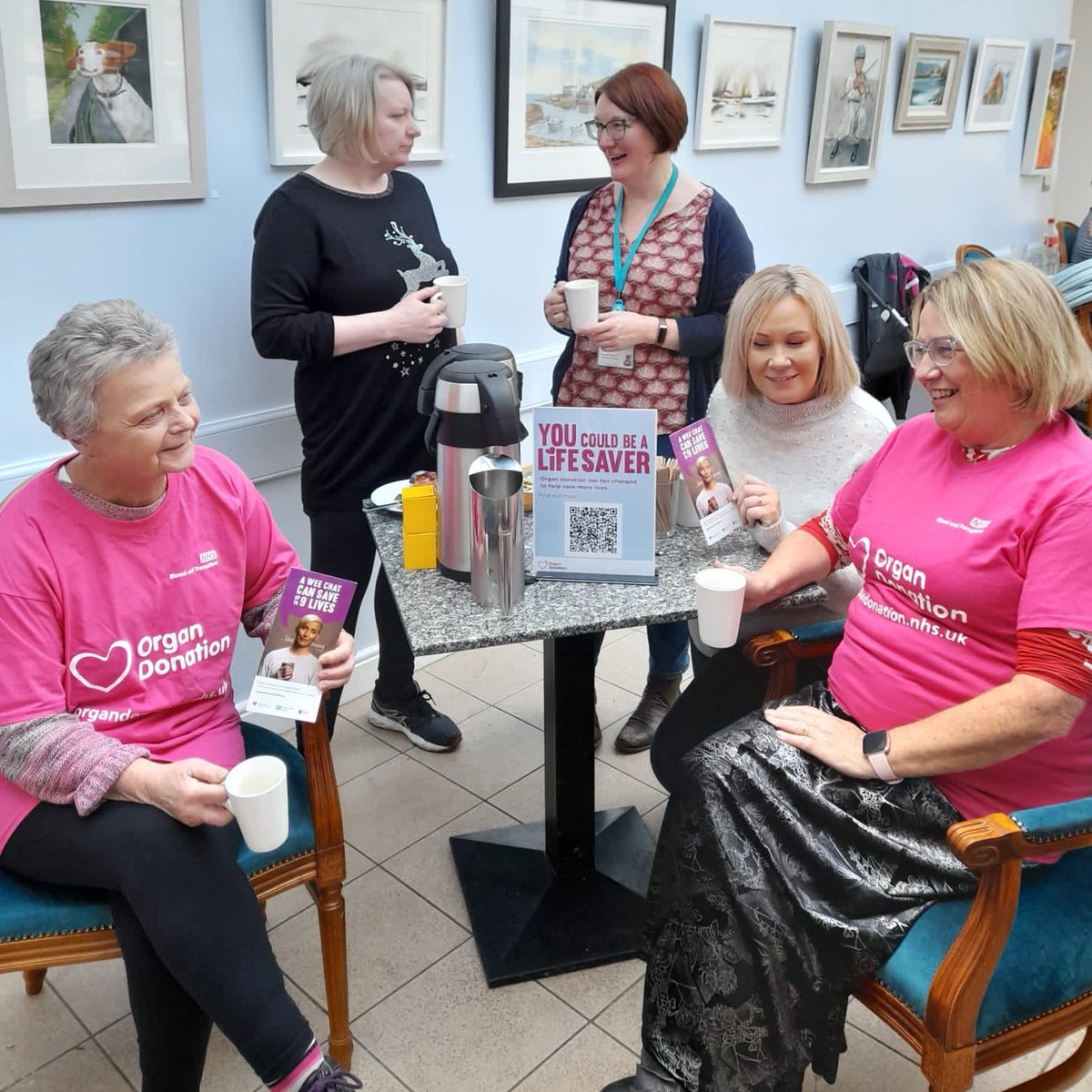 Northern Ireland Kidney Research Fund representatives Susan & Alison out and about today for Organ Donation Discussion Day encouraging people to #HaveTheChat 💗
We joined Northern Health and Social Care Trust Renal Unit for the Renal Rendezvous 🕯️

#OrganDonation #giftoflife