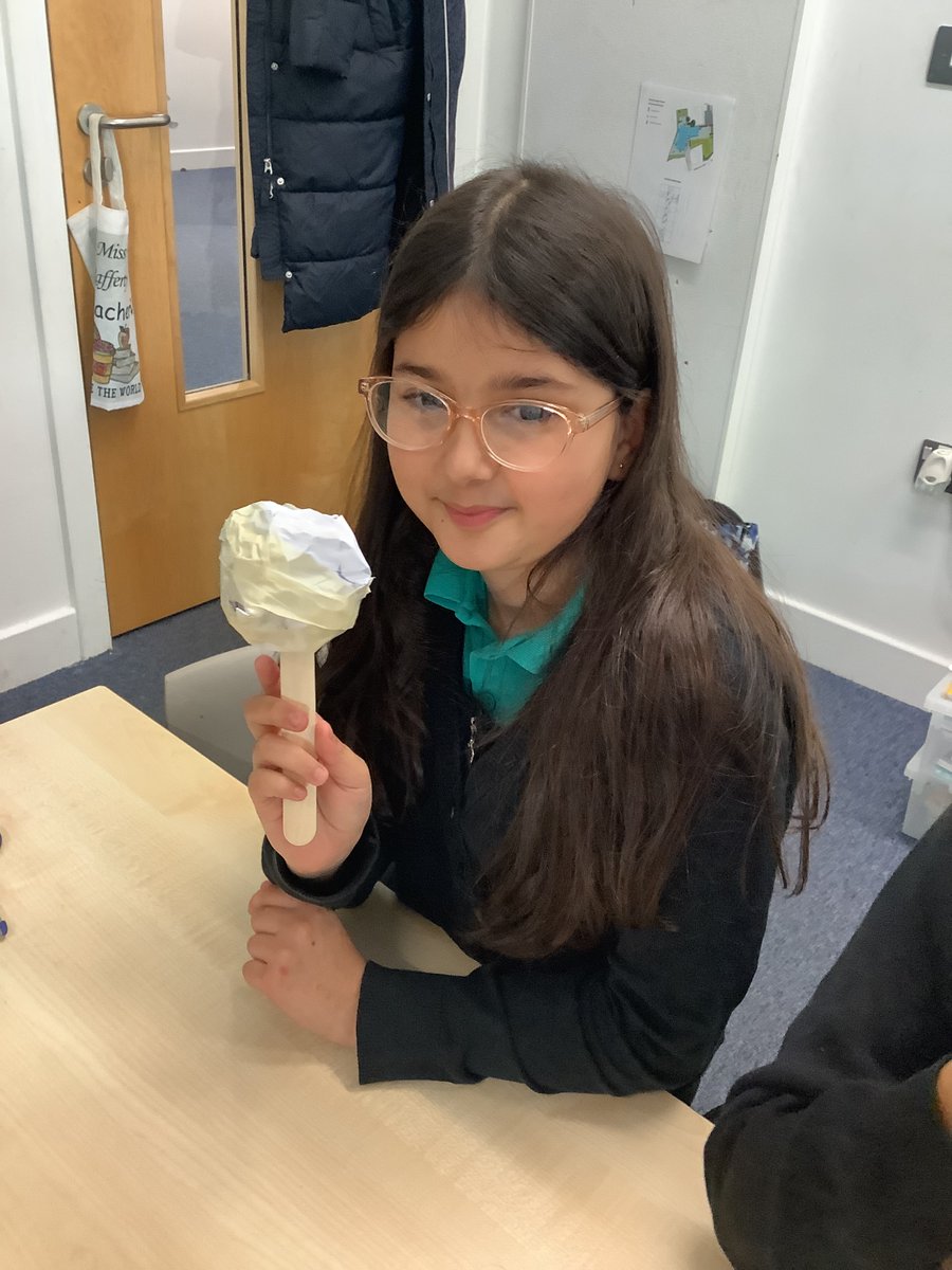 SSAPrimary's tweet photo. Year 5 loved talking to some Space Scientists this afternoon!
@RAL_Space_STFC
@STEMHub_SE
#FestiveSolar https://t.co/YmQnjuyHSo