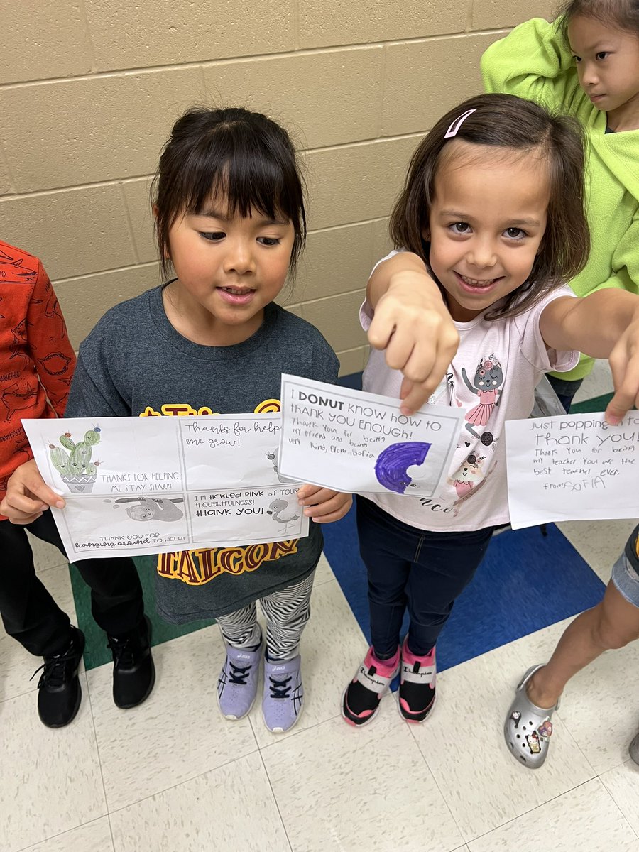 FabulouslyFirst's tweet image. Friday we got together with our buddies and talked about being caring! We wrote notes to special people in the school and delivered them! 🥰❤️ #FieldsBuddies2