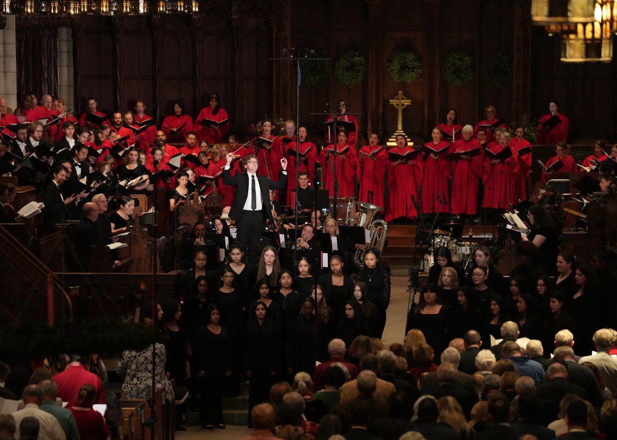 RiderUniversity's tweet image. This year&apos;s performance of An Evening of Readings and Carols was as spectacular as ever! Be sure to tune in to @WWFMClassical on Dec. 18 and Dec. 25  to relive the magic with a special radio broadcast. bit.ly/412TVqT. ✨ @WCCNJ 🎶