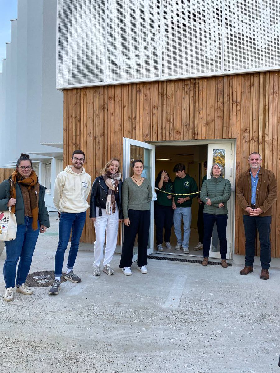 ANESTAPS's tweet photo. 🌱Le @Bde_Staps_Mtp inaugure sa Friperie Sport Planète.

Un projet par et pour les jeunes présents dans 11 universités dont le but est de :

- Se procurer du matériel sportif à bas prix 
- Favoriser l’accès aux APS
- Agir pour l’urgence climatique 

Toutes nos félicitations ! https://t.co/fwr5NHXyL1