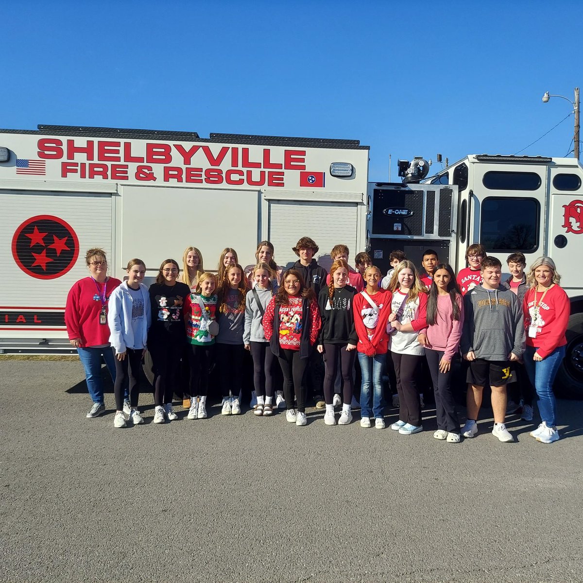 BedCoSchools's tweet photo. #CommunityMiddleSchool Student Council collected 53 toys to be donated to the Shelbyville Fire Station #1 Toys for Tots drive! After donating, #students enjoyed a Secret Santa party & work day making snowmen for CMS teachers & staff. #ThankYou to the community for their support! https://t.co/20dme7QB4f