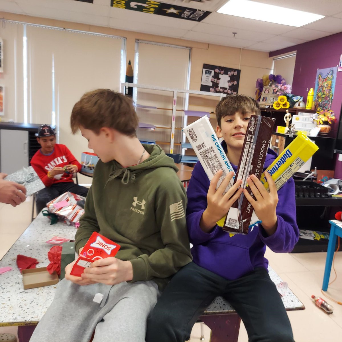 BedCoSchools's tweet photo. #CommunityMiddleSchool Student Council collected 53 toys to be donated to the Shelbyville Fire Station #1 Toys for Tots drive! After donating, #students enjoyed a Secret Santa party & work day making snowmen for CMS teachers & staff. #ThankYou to the community for their support! https://t.co/20dme7QB4f