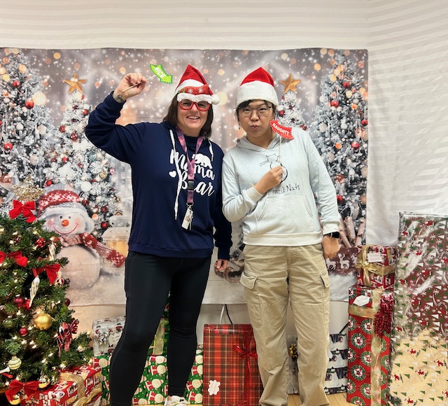 We had some visitors at our photo booth this morning! Merry Christmas Connie & Wen Ting!!! @FMPSD @FMPSDOM