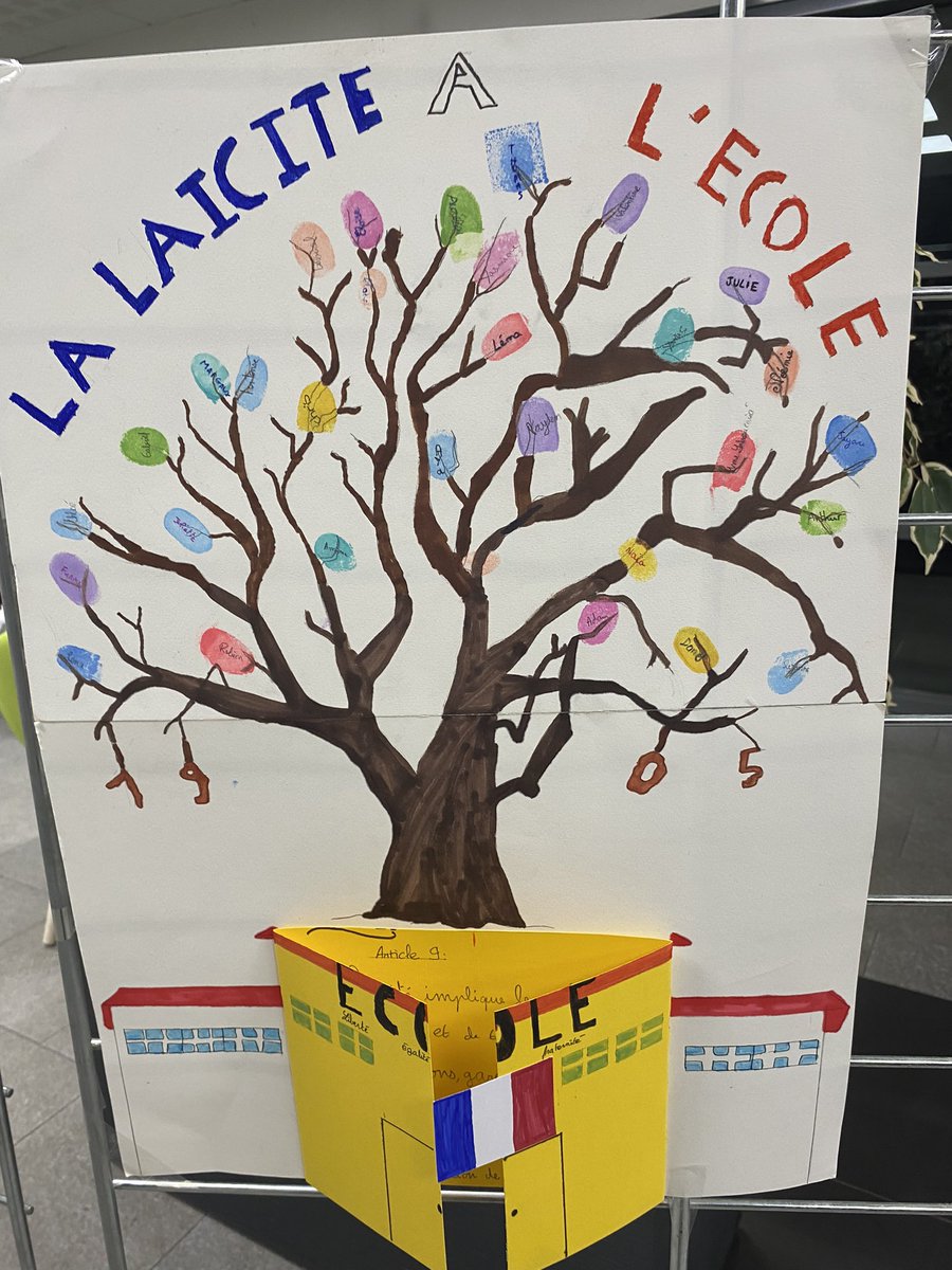 Journée de la #laïcité à l’école : exposition d’affiches réalisées par les élèves du collège Les Bruyères de #Courbevoie