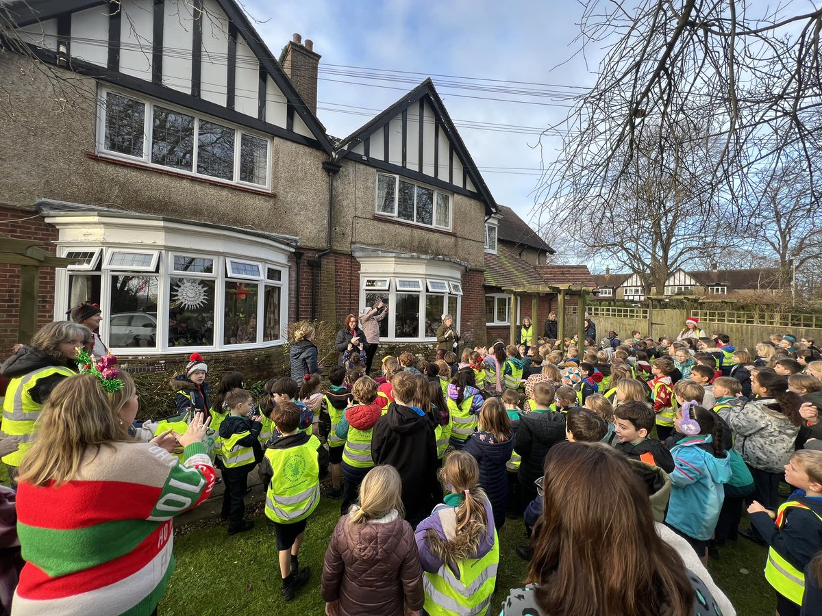 Whole-School singing to the residents of Cheriton Care Home this afternoon.

#InspiredToLearn at its VERY BEST! 📷

#ChooseKindness #GreatestSchoolOnEarth