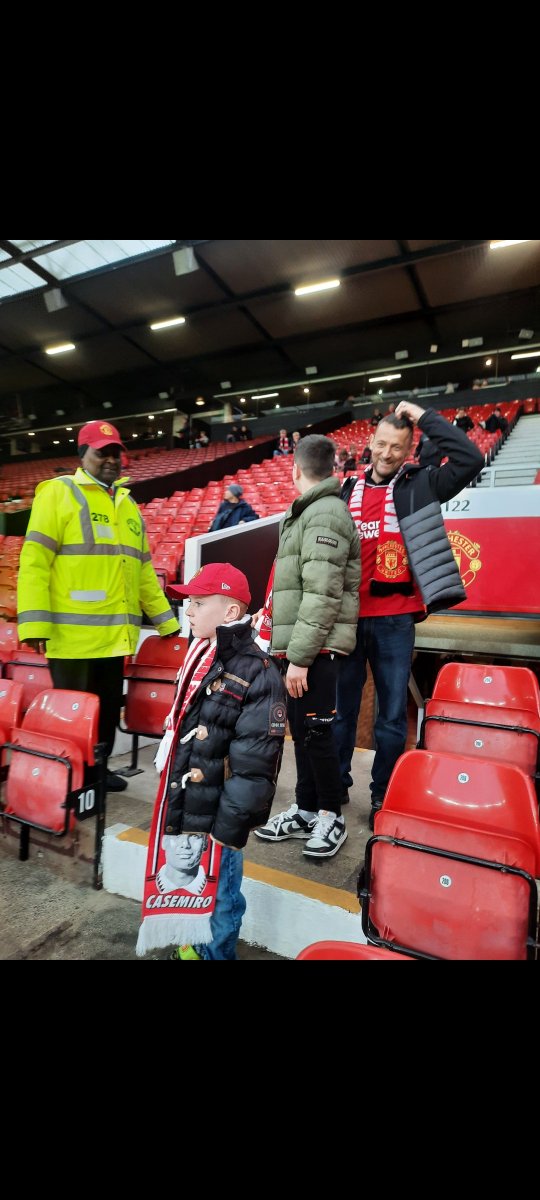 Dirtymanc's tweet photo. @TicketMerchant1 Seats were awesome and had a great day with my Cousin and his Kids. Apart from the result they loved there 1st old Trafford Experience. Even managed a 📸 with Wes 😃 https://t.co/6JBIq1NGoe