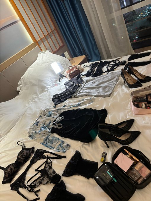 Watch Cathy's leaked NSFW photo on TwXstars