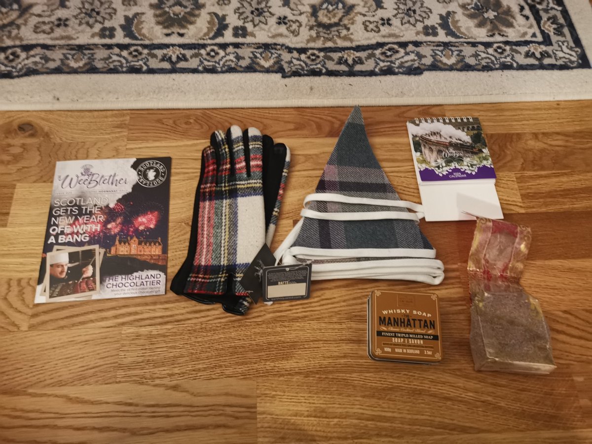My December box from @insideWeeBox arrived today! 💜🏴󠁧󠁢󠁳󠁣󠁴󠁿💜🥰😍 #wheresweebox #sweden #scotland #hogmanay