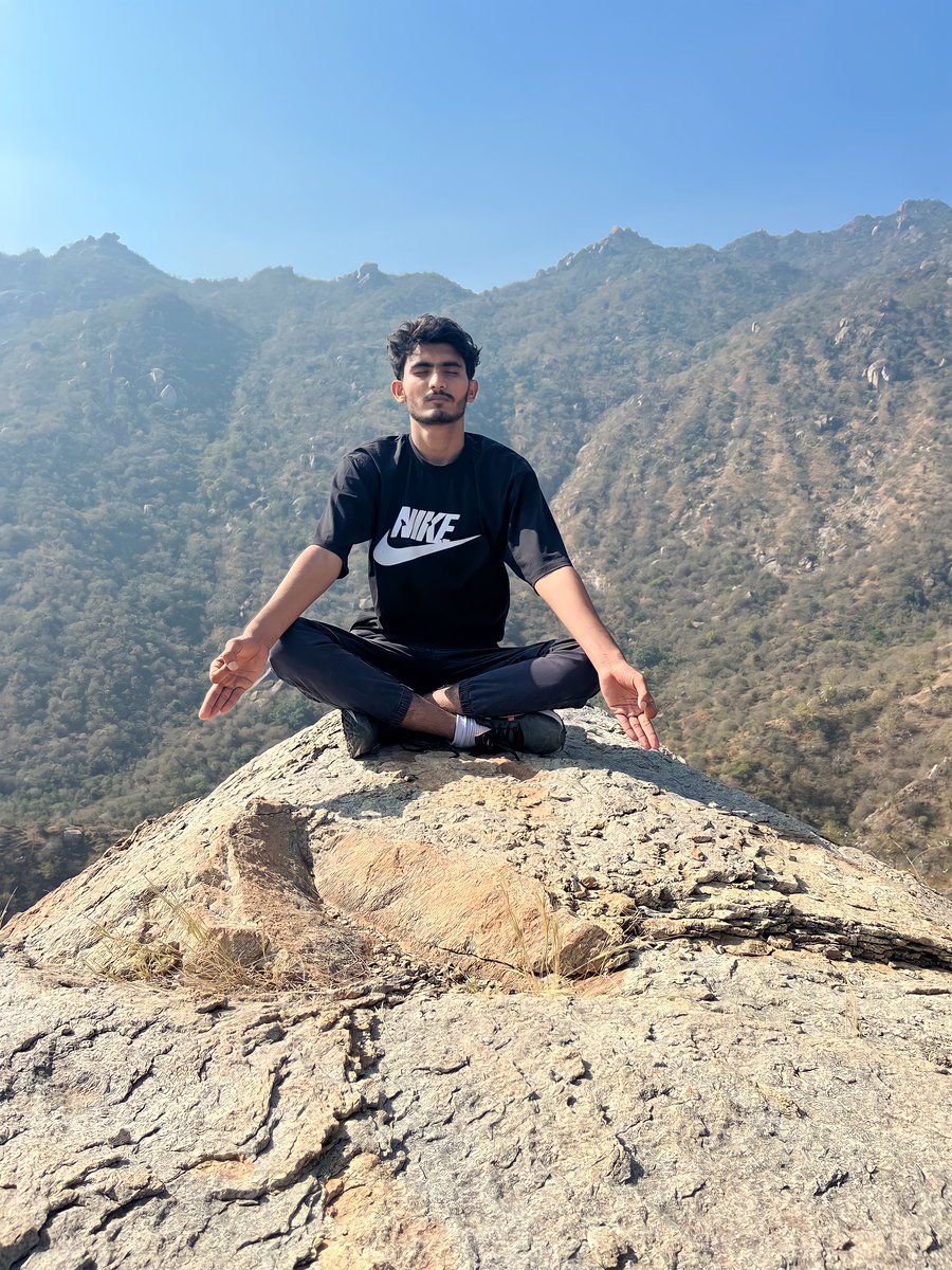hitenn_mistry's tweet photo. @hitenn_mistry In the mountain I find my peace 🕉️ 
#HarHarMahadevॐ #trekking https://t.co/YMQHaWGOKD