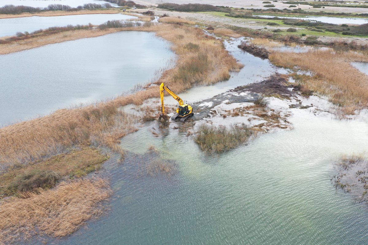 We are rapidly approach the highest water levels ever recorded on the reserve and we are only in December!
The team cracked on this week with the first island on New Excavations starting to take shape
#climatechangeresilience
#wardenwednesday