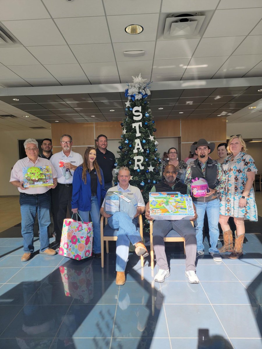 StarFordBigSpr's tweet photo. Every year, Star Ford employees participate in the Angel Tree Campaign for the Salvation Army. We love being able to spread Christmas cheer this time of year! #stardifference #starford #bigspring #BigSpringTX https://t.co/hXAAb5BGLd