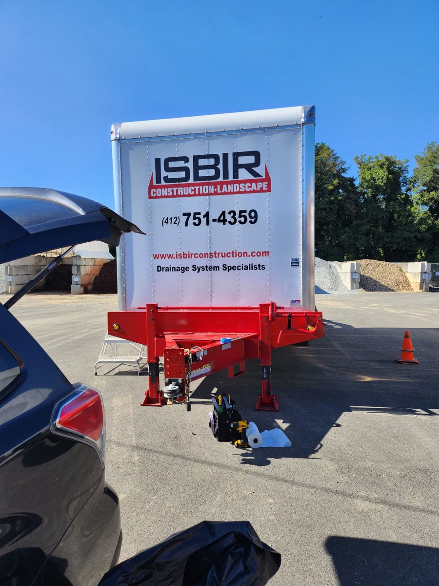 fastsigns207's tweet image. Trailers of all sizes are no problem for our team. From the designers preparing the graphics to the installers getting the graphics on right. This plain trailer now serves as a giant billboard everywhere it goes!  #fastsignsdidit #fastsigns207 #creation #signs #vinyl #graphics