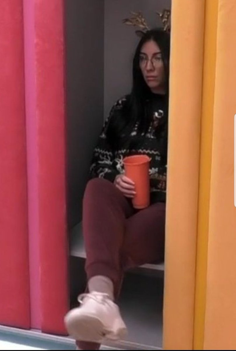 Divel3010's tweet image. Qué valor decir que Laura es un mueble cuando todo tu concurso es hablar de la misma Laura … tantita madre!  #GHVIP11D