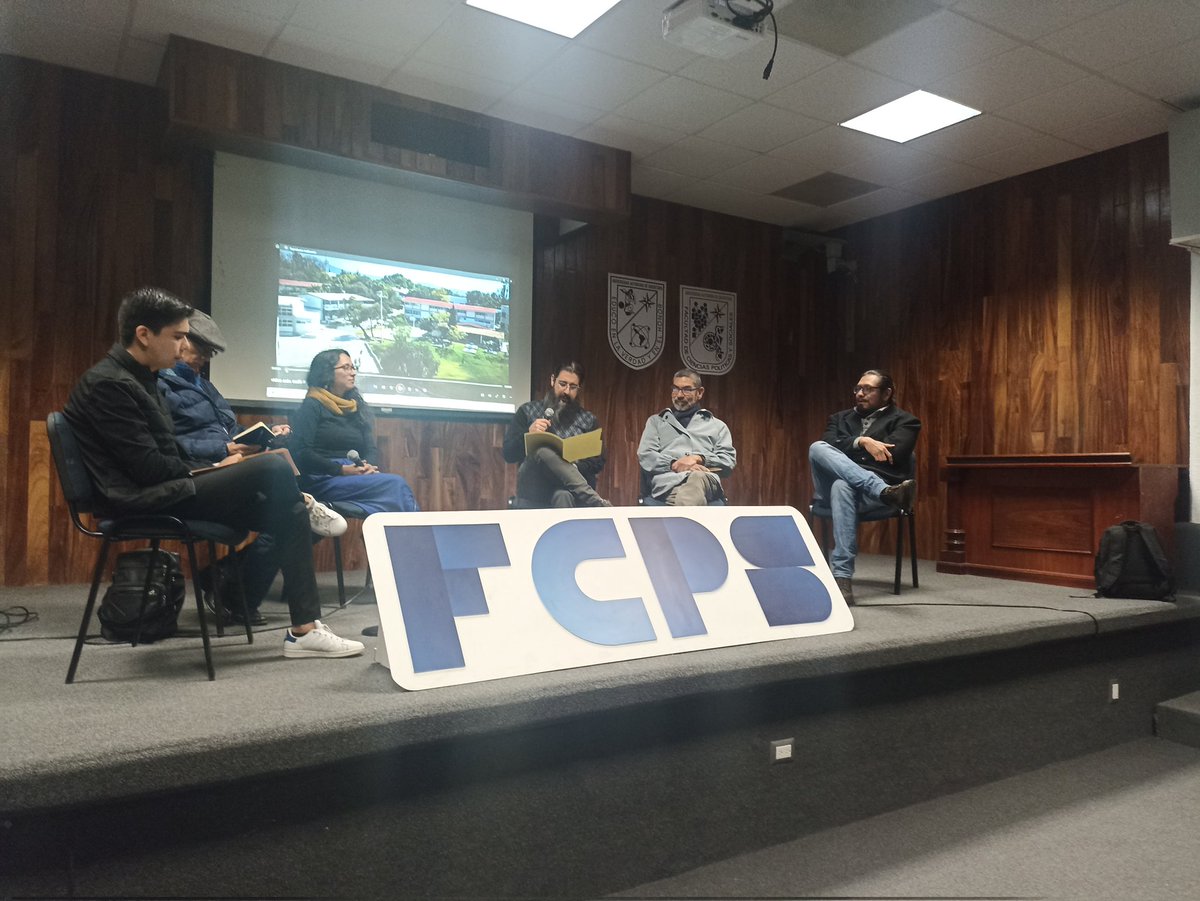 " Reflexionado sobre los retos, y retrocesos en materia de Derechos Humanos"
#DerechosHumanos #Queretaro 
<a href="/BajoTierraMu/">BajoTierra Museo del Agua</a> <a href="/waltter_lopez/">Waltter López</a>