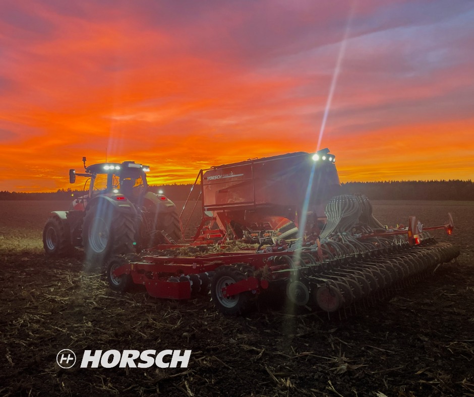 HORSCH_France's tweet image. 🌾 Rétro semis de blé en Allemagne
Ce client est client Pronto 7 DC depuis 10 ans et sème ici un blé d&apos;hiver avec le Pronto DC dernière génération après passage Terrano FG
👉7,20 m de largeur : allié du pulvé en 36m
#discsystem #création #terre fine
#turbodisc #placement #précis