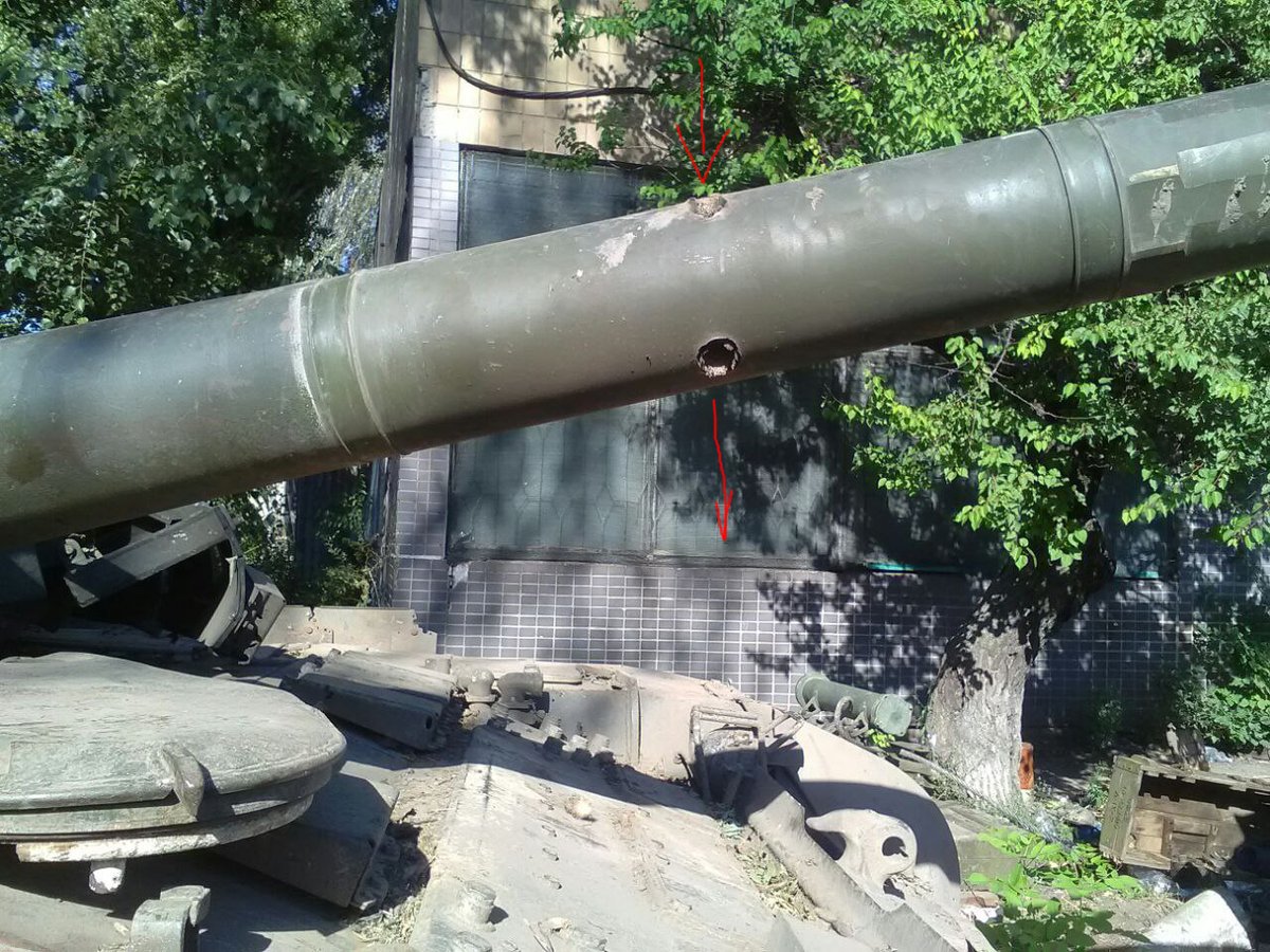 A hit in the gun barrel (a drop, probably PTAB-2.5M) of a T-72B3 tank of the Russian Armed Forces.