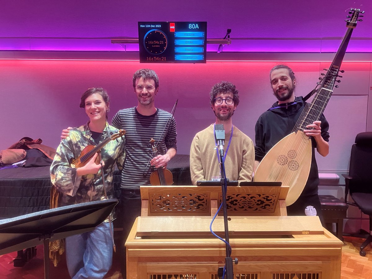 On today's show - La Vaghezza perform live in the studio and talk to Sean about their concert ‘A Baroque Hannukkah’ at St Johns Smith Square, London and Mark Kermode pops in to talk about the upcoming Christmas in Tinseltown concert with the London Philharmonic Orchestra.