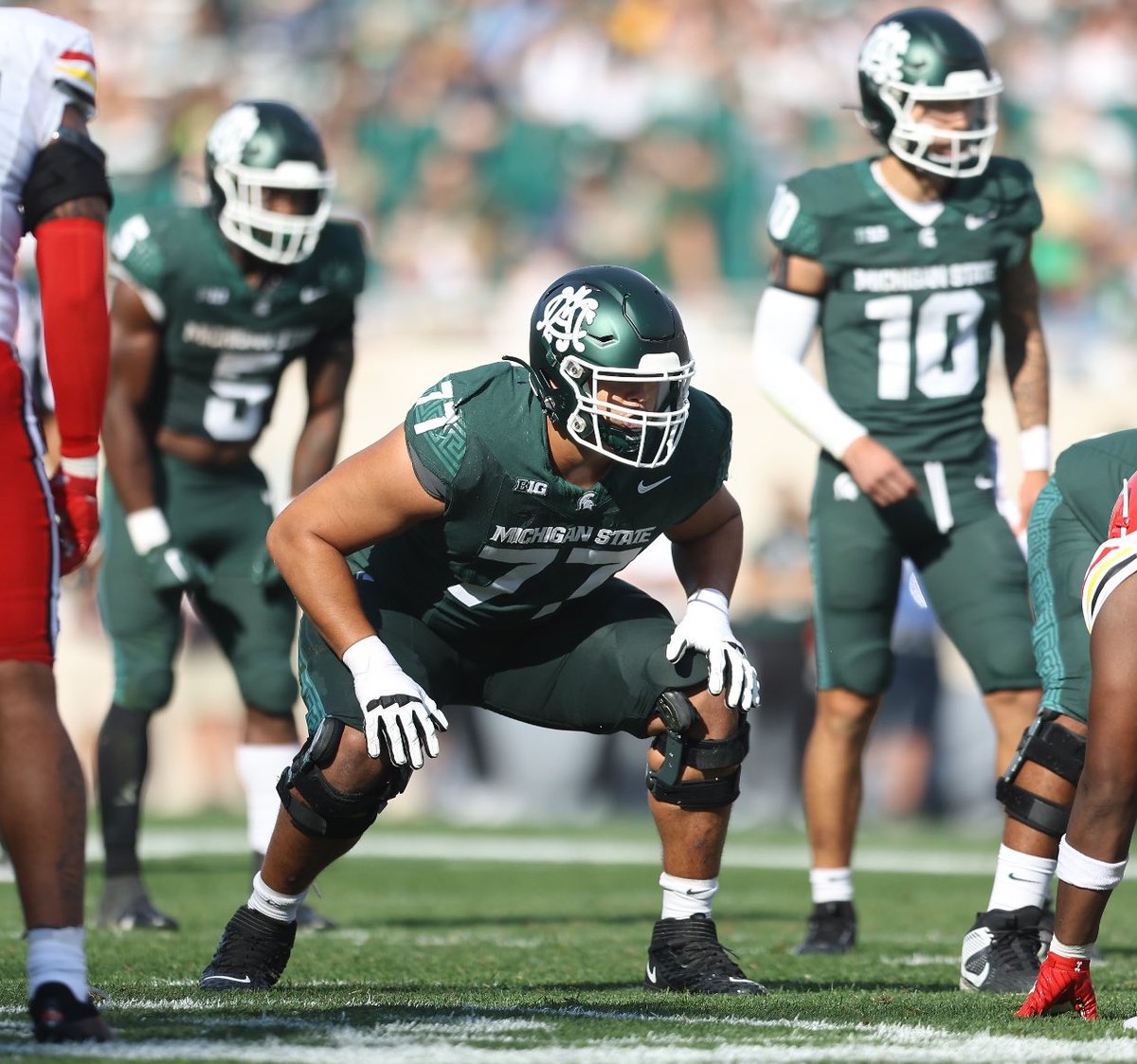NEWS: OT Ethan Boyd has pulled his name out of the transfer portal and will return to #MichiganState, he tells me. The East Lansing native is in line for major playing time at right tackle next season. Had gotten multiple P5 portal offers. 247sports.com/player/ethan-b…