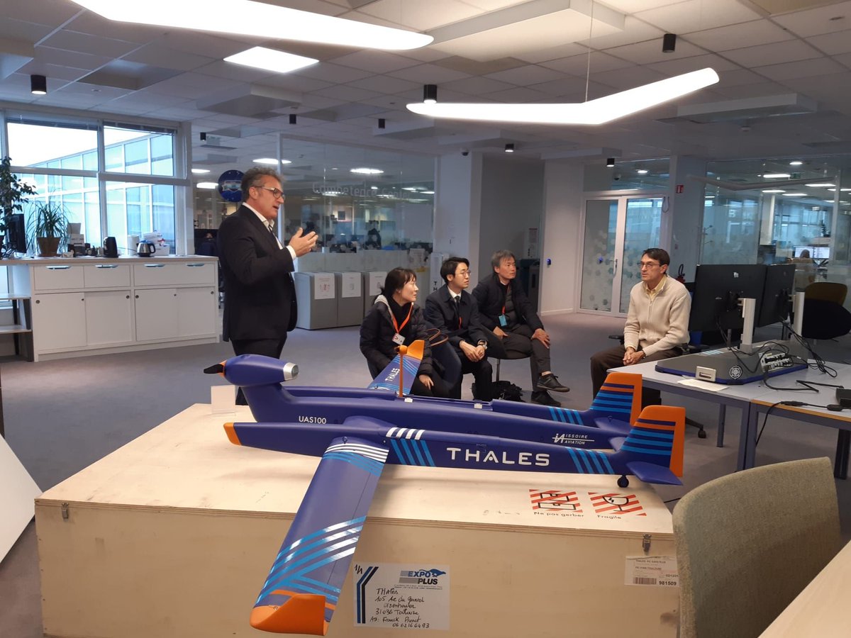 Oui, il est possible de toucher les grands médias internationaux depuis Paris ! Publicis Consultants était à Toulouse aux côtés de <a href="/thalesgroup/">Thales Group</a> et Thales Alenia Space pour présenter à la presse coréenne le satellite de télécommunications KoreaSat 6A qui sera en orbite en 2024 🛰️