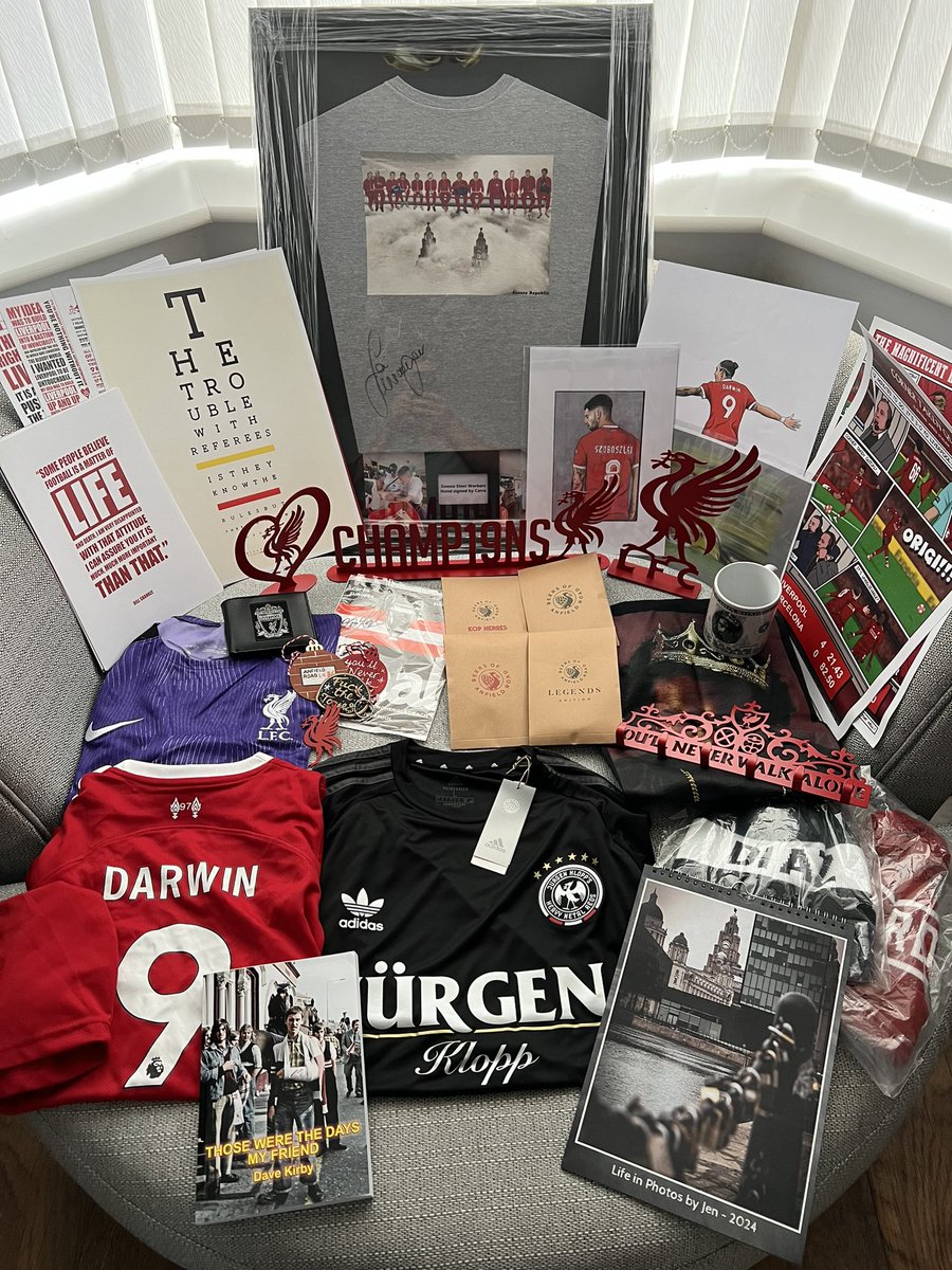 #RAFFLE - #LFC Bundle - Win the lot!! Thanks so much to everyone who donated to this, it means the world 🌍 (Tagged below). Big push to hit our target now so if you can play, please do ❤️ - £3 a strip (raffle tickets) - DM to play Thanks & good luck RT’s appreciated too ☺️