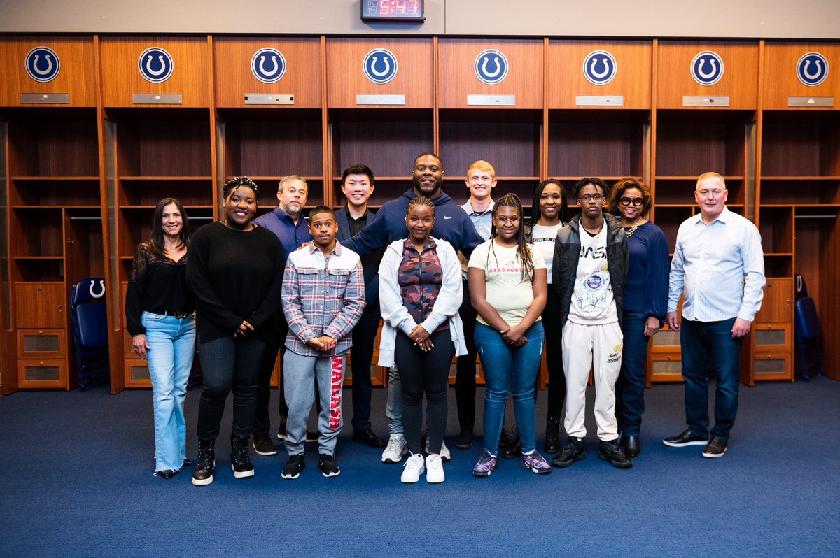coltscommunity's tweet photo. In 2019, Zaire founded his own non-profit Shelice’s Angels inspired by the two strong women who raised him. Earlier this year, he hosted a Financial Literacy Academy to teach local students about budgeting and investing. At the end of the academy, he surprised each student that attended with a contribution to open their own savings account!

#WPMOYChallenge  x Zaire Franklin
#ProBowlVote  x Zaire Franklin
