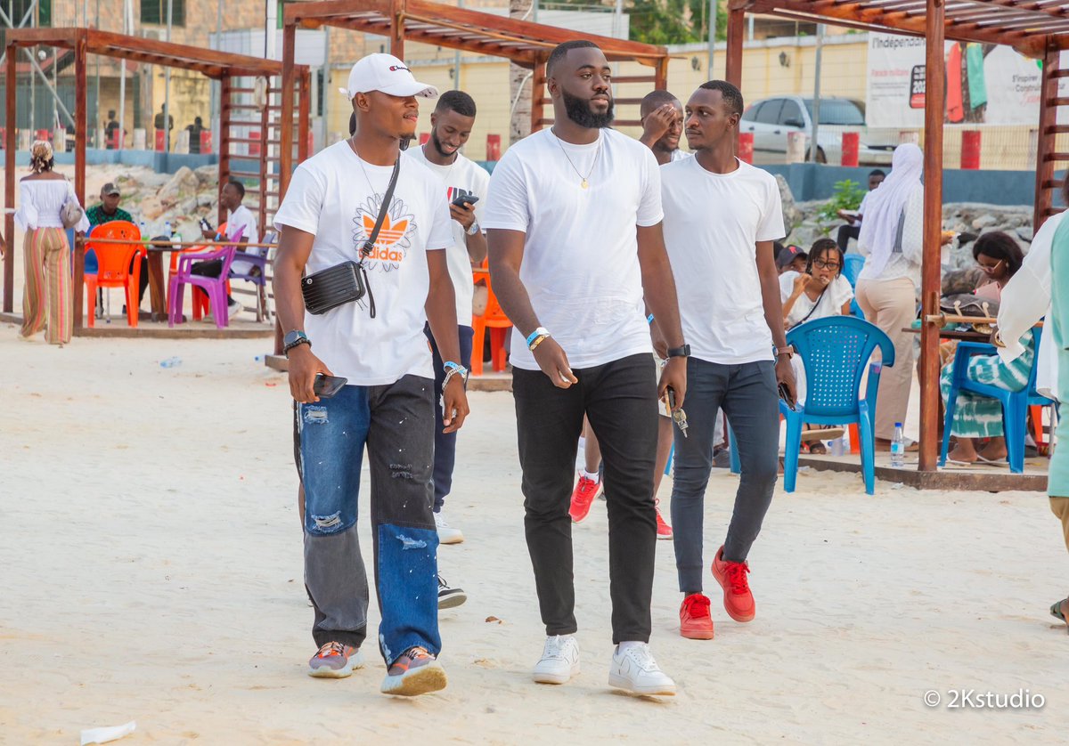 Quand le président bouge, le salon bouge😀

En route vers la nourriture😀

<a href="/BarbecueTL224/">Barbecue TL 224</a> 
#ToutPourBarbec