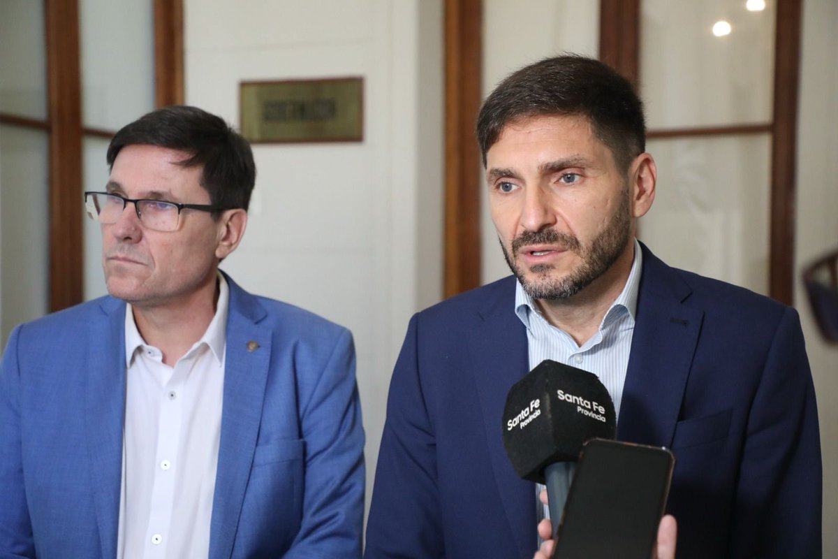 mdarrigo's tweet photo. Primera medida de Pullaro en educación: firmó el decreto que elimina la no repitencia en el nivel secundario. https://t.co/UsY5b2awR2